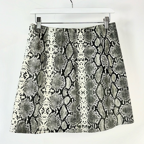 VEDA Grey Snakeskin Leather Mini A-Line Skirt - Picture 3 of 8